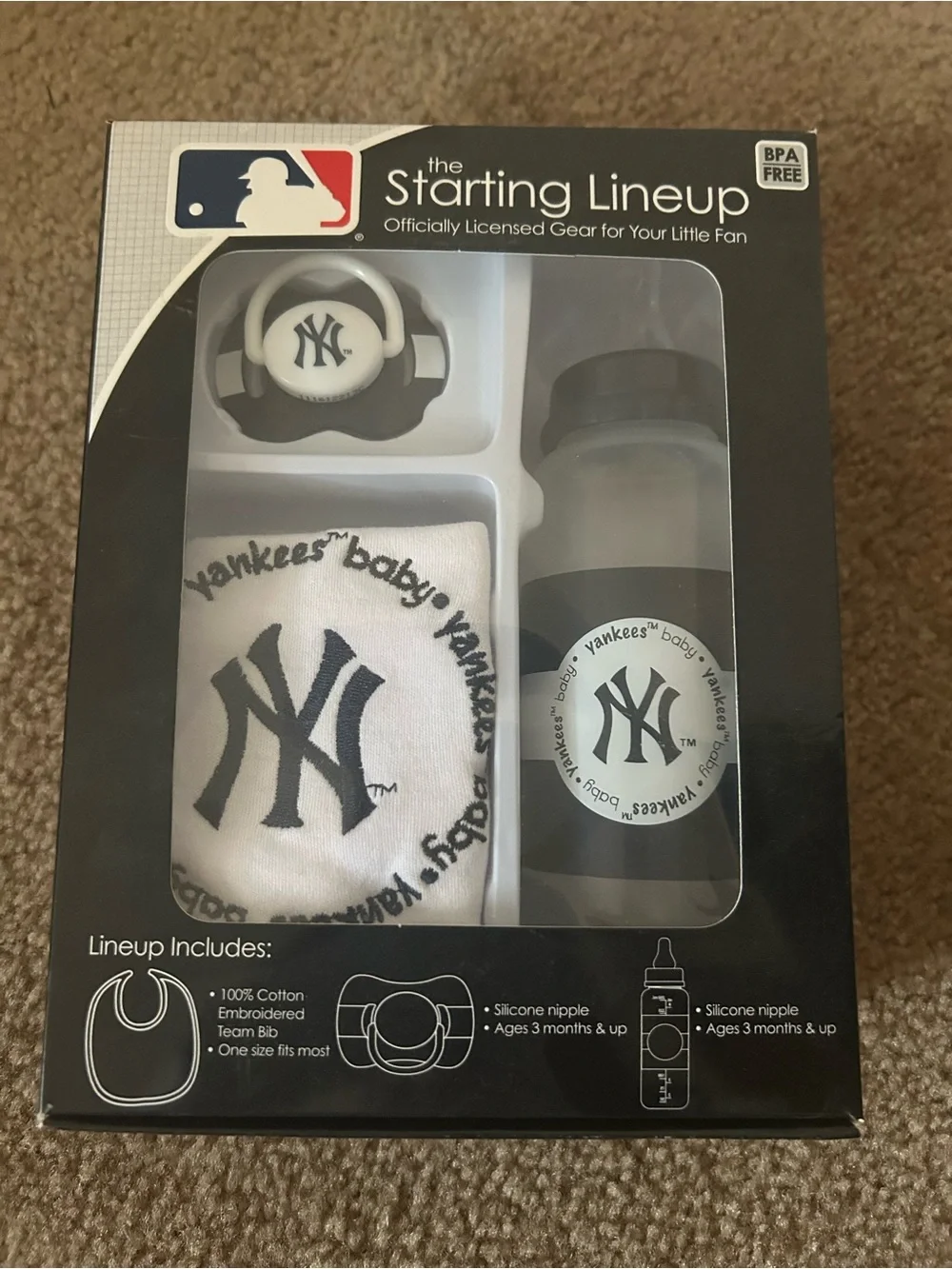 MLB New York Yankees White and Black Baby Bib & Feeding Set  Pet/smoke free home
